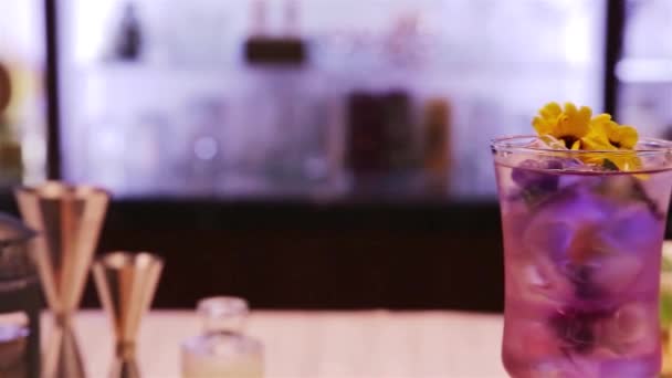 Purple Drink Garnish Flowers Slide Left Right — Stok Video