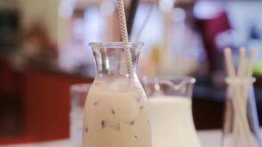 Çikolatalı Buzlu İçeceklerin Görünüşü - Aşağı Taşıma.