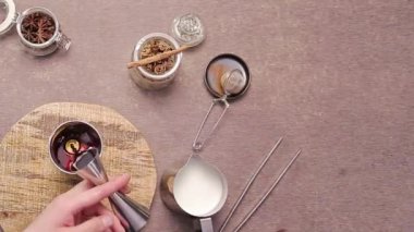 Demir Jigger Kupalı Mor Sıvı