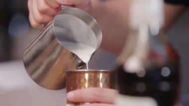  Dönüşürken Süt Dökülüyor.