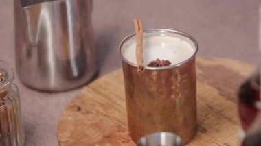 Star Anise Süt Yüzüyor