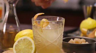 Küçük demirle Güzel Garnitür Ekleniyor - Kapat