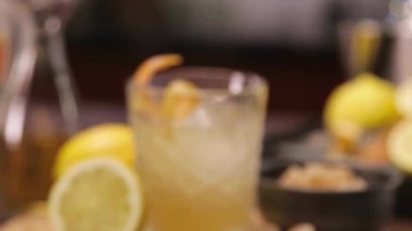 Küçük bir demire Güzel Garnitür Ekleniyor - Kapat