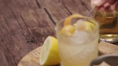 Soğuk İçeceklerdeki Güzel Garnitür - Yakın çekim.