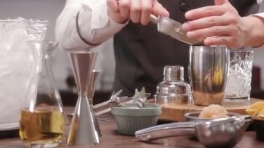 Titreştiriciye buz küpleri ekle