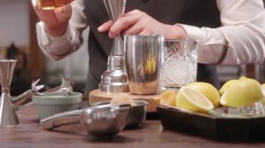 Bir fincan şıngırtısıyla ölçün..