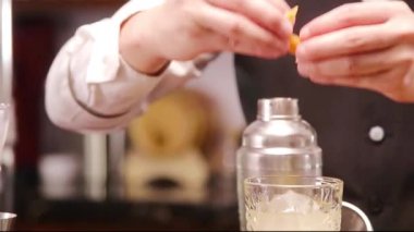 Garnitür olarak Portakal Kabuğu.