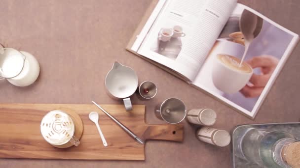 Proces Formowania Wzorów Tea Latte — Wideo stockowe