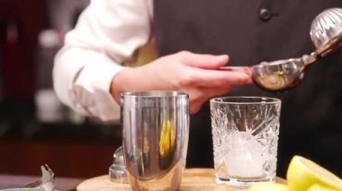 Squeeze Lemon With Iron Squeezer