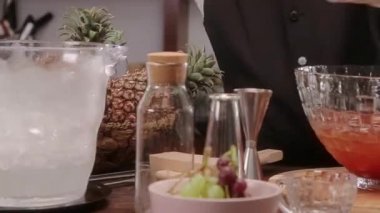 Mor Sıvı Karışımına buz ekle