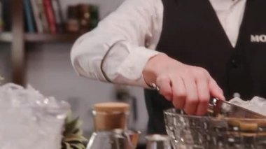 Sarı Şuruba Buz Ekle