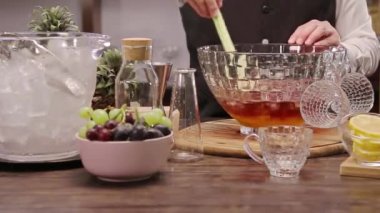 Karışık Suyu Bitkilerle Karıştırma.