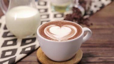 Aşk Kalıplı Sıcak Çikolata