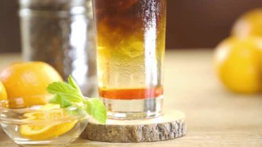 Garnish Naturally In Cold Drinks - Moving Down.