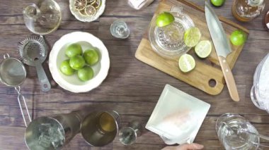 Brush the edge of the glass with pink powder.