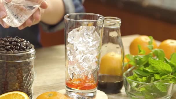 Add Ice Water Thick Syrup Glass Static — Stockvideo
