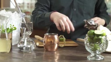  Squeeze Lemon into Small Jug