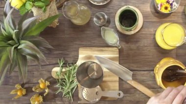 Insert Ice Cubes Into Shaker - Static.