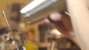 Shuffle Shaker Quickly - Close Up