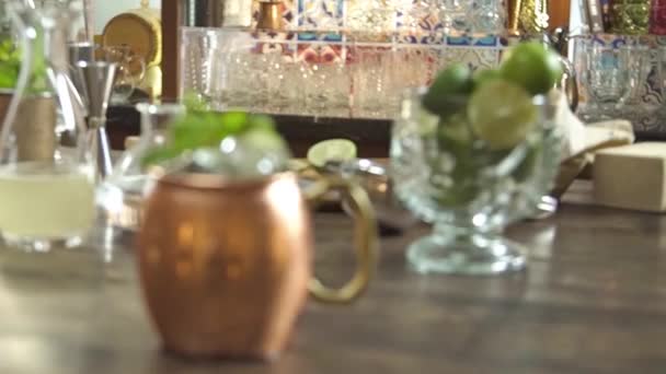 Lime Drinks Front Lime Jar Pull Focus — Vídeos de Stock