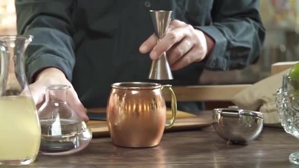 Measuring Water Jigger Cup Iron Glass — стоковое видео