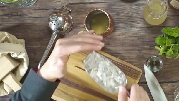 Putting Ice Ice Scoop — 图库视频影像