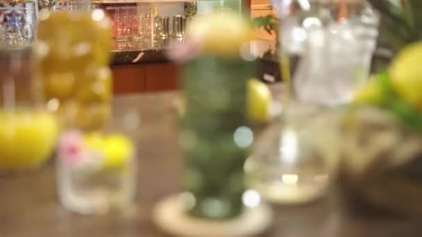 Drinks Beautiful Garnish Tiki Glass — Stock video