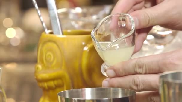 Pouring Yellow Liquid Iron Shaker Close — Vídeo de Stock