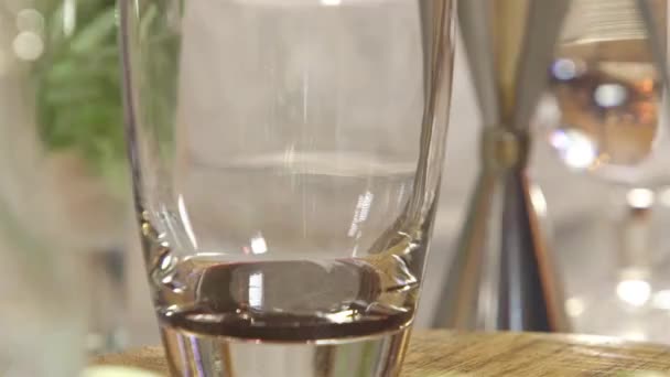 Add Ice Glass Syrup Close — Vídeo de stock