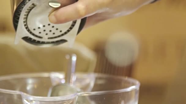 Drain Water Shaker Close — стокове відео