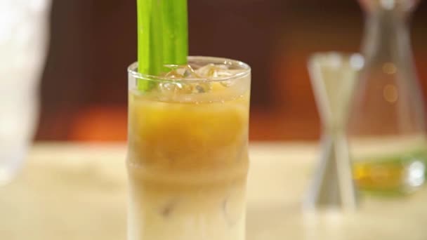 Iced Latte Garnish Pandan Close — Stockvideo