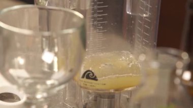 Blenderin içine düşen buzu kapat - statik