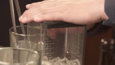 El çırpıcıyı kapatır sonra alır - pan takip et.