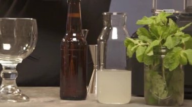 Kaynağından (doldurulmuş) kadehler,