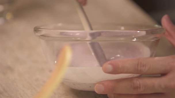 Hand Mixing White Spatula Bowl Rack Focus — Αρχείο Βίντεο