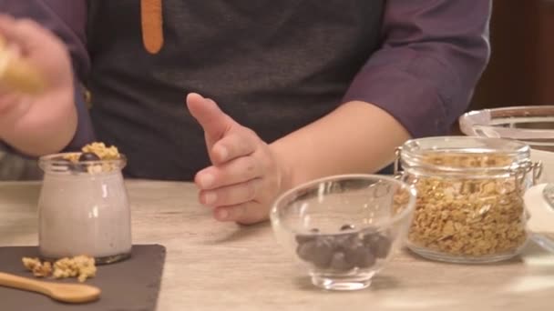 Man Putting Granola Napkin Jar Static — Αρχείο Βίντεο