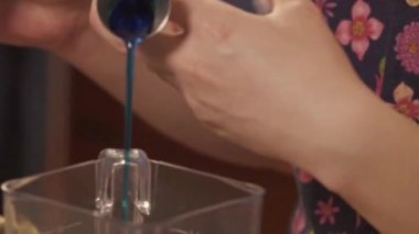 Jigger 'dan blender' a dökülen el şurubu