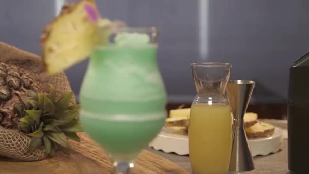 Drink Pineapple Flower Petal Board Dolly Back — Vídeo de Stock