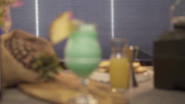 Drink Pineapple Slice Flower Petal Board Rack Focus — Vídeos de Stock