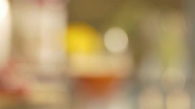 Portakal dilimli ve garnitürlü bardak.