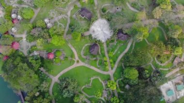 Gunung Lang Eğlence Parkı yolunun üst görüntüsü