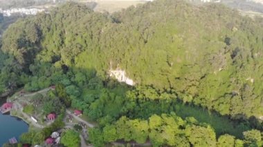 Gunung Lang Ipoh 'u çevreleyen alanın üst görüntüsü - statik - yukarı doğru eğik