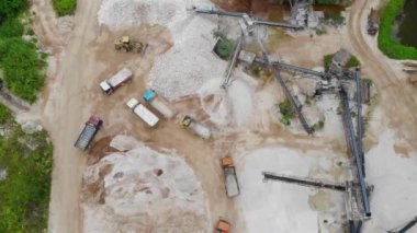 İnşaat alanı ve sanayi manzarası 