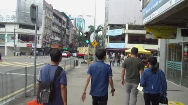 Pessoas Caminhando Grupos Caminhando Para Frente Perto Barracas — Vídeo de Stock
