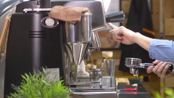 Hand Pressing Coffee Machine Maker Static — Vídeo de stock