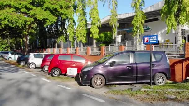 Parking Przeznaczony Dla Kobiet Parkingu Tylko Dla Pracowników Fabryki — Wideo stockowe