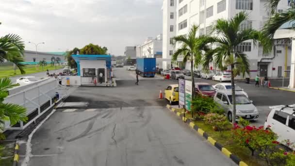 Car Guard House Workers Pedestrian Walks Moving Forward — Stock Video