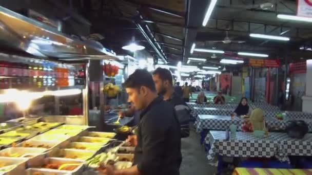 Filas Puestos Comida Con Filas Mesas Lado — Vídeos de Stock