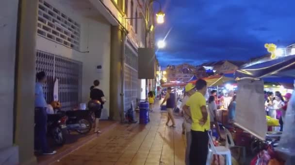 Mensen Die Straat Lopen Buurt Van Kraampjes — Stockvideo