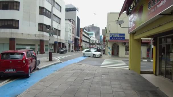 Aparcamiento Lado Carretera Coche Conducción Por — Vídeos de Stock